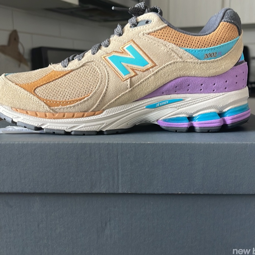 New balance 2002R